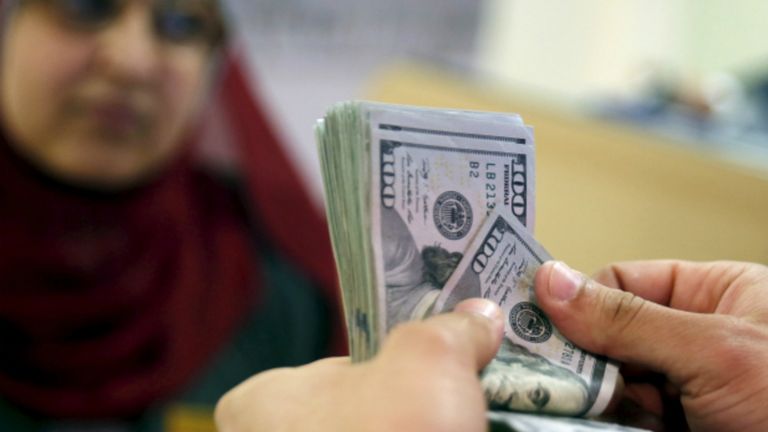سعر الدولار ينخفض اليوم مقابل الجنيه المصري.. كيف تتعامل مع حالة القلق؟ - صورة 2