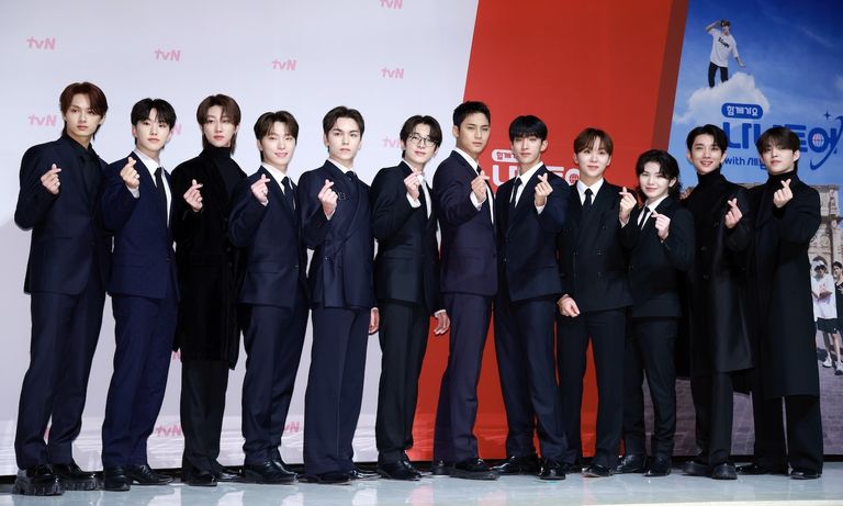 فرقة Seventeen الكورية… 13 عضوا يصنعون نموذجا مختلفا في الاستمرارية - صورة 1
