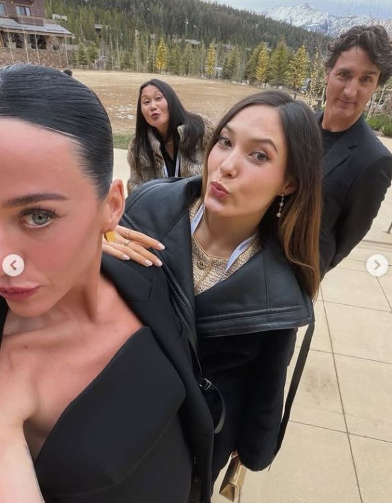 صور غريبة تجمع كاتي بيري وجاستن ترودو تعيد الحديث عن علاقتهما - صورة 2