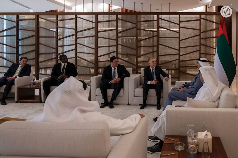 خالد بن محمد بن زايد يلتقي الرئيس التنفيذي لمجموعة &laquo;بروكفيلد&raquo; - صورة 4