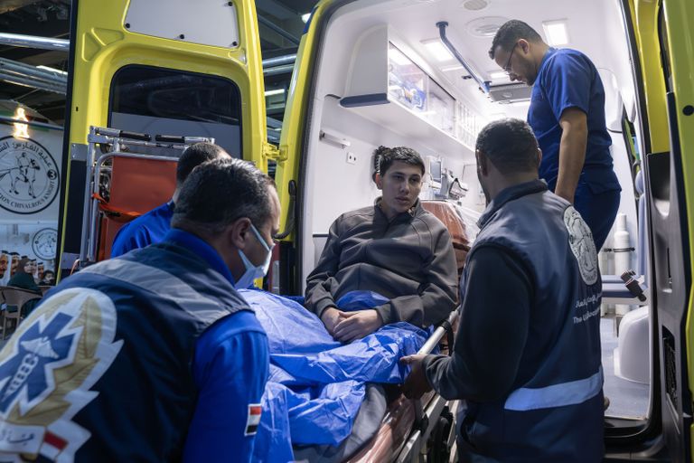 المستشفى الإماراتي العائم يستقبل 5 مرضى جددا من غزة - صورة 1