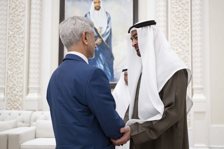 محمد بن زايد يبحث مع وزير الشؤون الخارجية بالهند التطورات بالشرق الأوسط - صورة 3