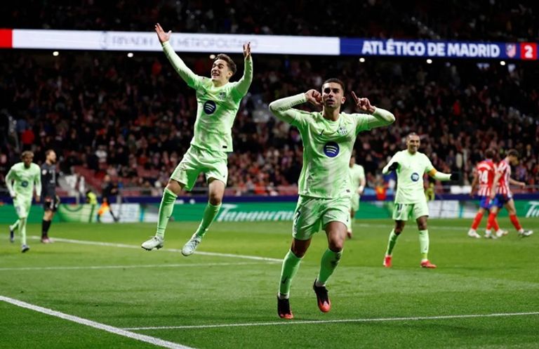 ملعب أتلتيكو مدريد يبشّر برشلونة بالريمونتادا - صورة 1