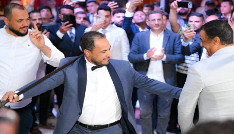 بحضور نجوم الفن والرياضة.. &laquo;تحطيب&raquo; هشام الجخ يشعل حفل زفاف في مصر - صورة 1