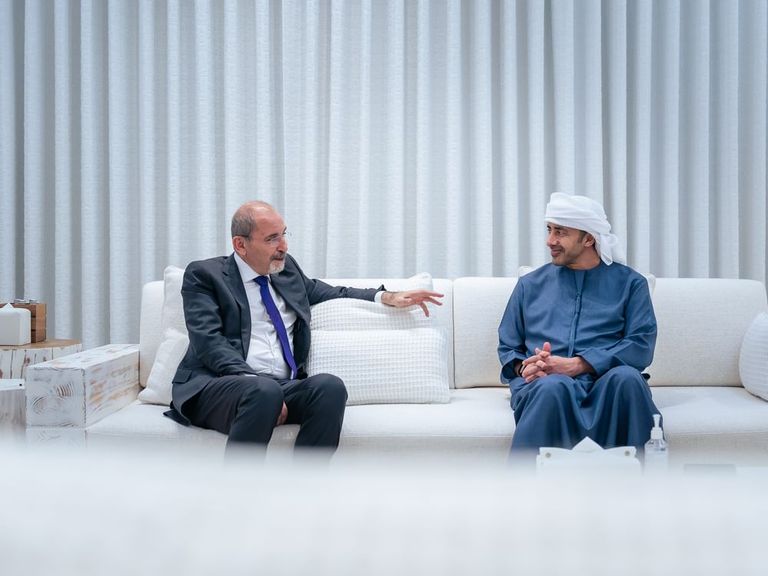 عبدالله بن زايد يبحث مع الصفدي تطورات المنطقة والاعتداءات الإيرانية الغاشمة - صورة 2