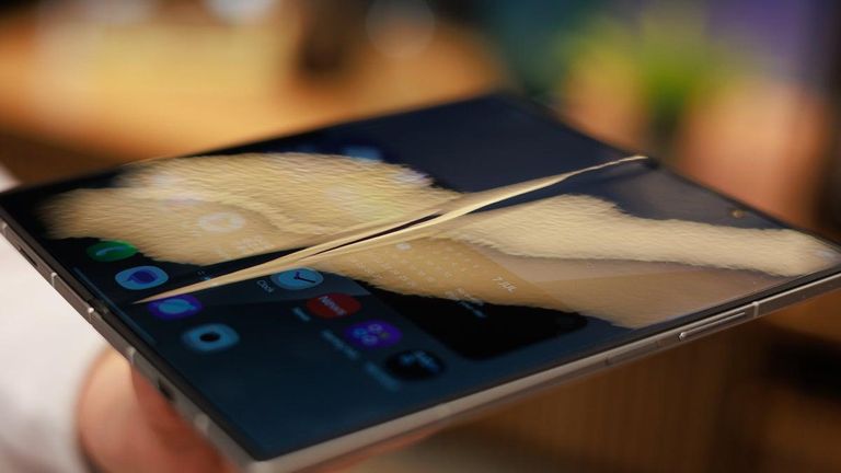 تسريبات Galaxy Z Fold 8.. شاشة بلا تجاعيد - صورة 2
