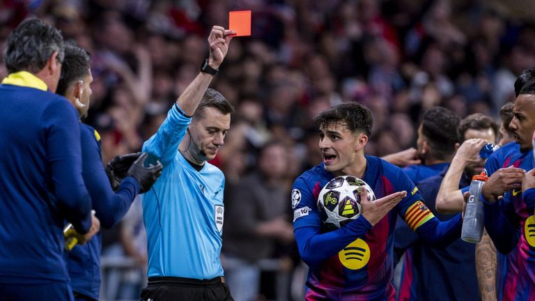 حكام دوري أبطال أوروبا.. شمّاعة الخروج توحّد ريال مدريد وبرشلونة - صورة 1