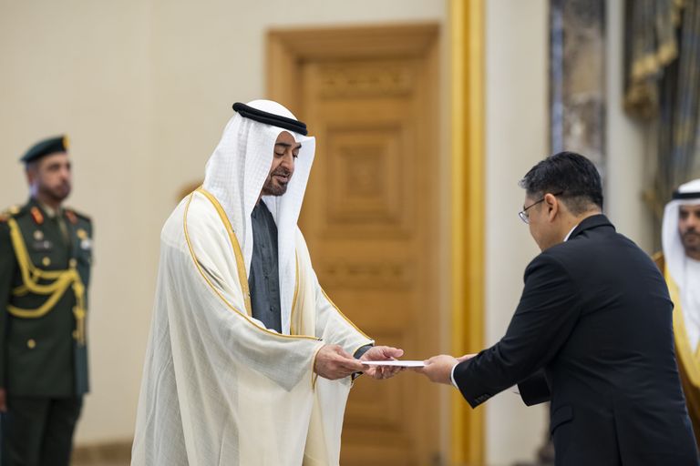 محمد بن زايد لسفراء جدد معينين لدى الإمارات: ستجدون كل الدعم - صورة 1