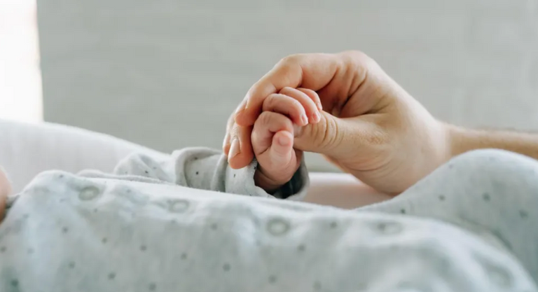 كارثة طبية.. رضيع يفارق الحياة بعد إعطائه مضاد حساسية بغرض النوم - صورة 1