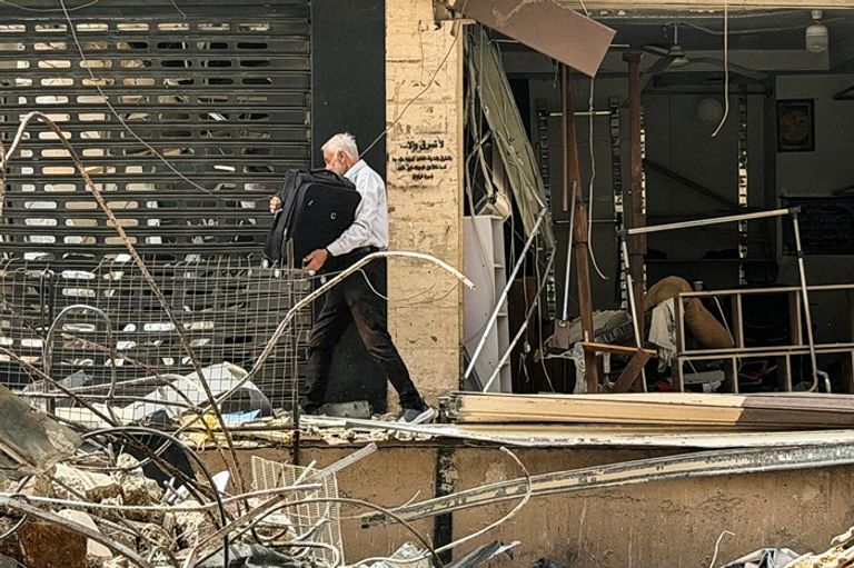 إسرائيل تلاحق حزب الله.. واللبنانيون لا يثقون بالهدنة - صورة 1