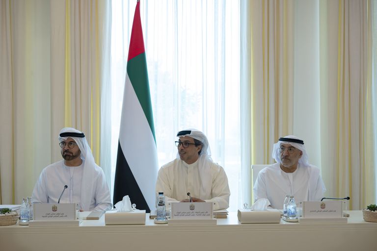برئاسة منصور بن زايد.. المجلس الوزاري للتنمية يستعرض نتائج تنفيذ البرامج والمبادرات الحكومية - صورة 1