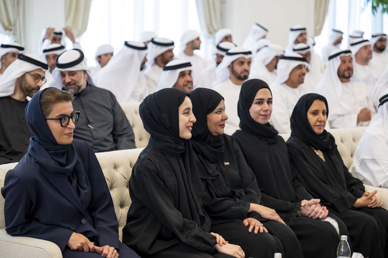 محمد بن زايد يلتقي رئيس مجلس إدارة شركة &laquo;بلاك روك&raquo; - صورة 2