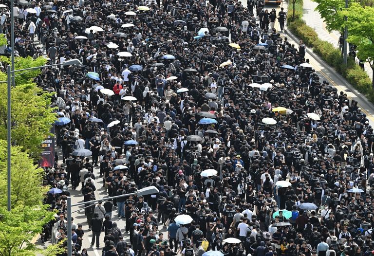 40 ألف موظف في سامسونغ يتظاهرون للمطالبة بزيادة الرواتب - صورة 8
