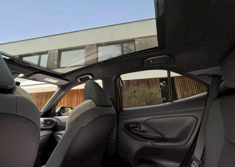 تويوتا &laquo;Yaris Cross 2026&raquo;.. سيارة SUV تجمع بين الفخامة والتكنولوجيا والكفاءة - صورة 3