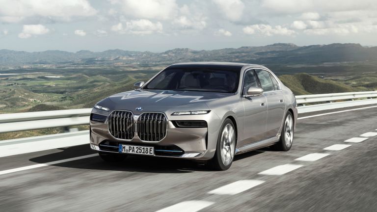 سيارة BMW 7 Series 2026.. المواصفات الكاملة لأيقونة الفخامة الجديدة - صورة 3