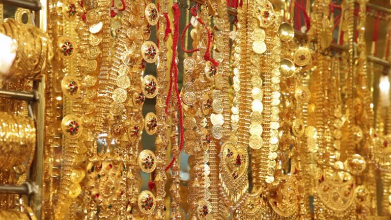 سعر الذهب في مصر اليوم الخميس 23-4-2026.. خسائر جديدة - صورة 1
