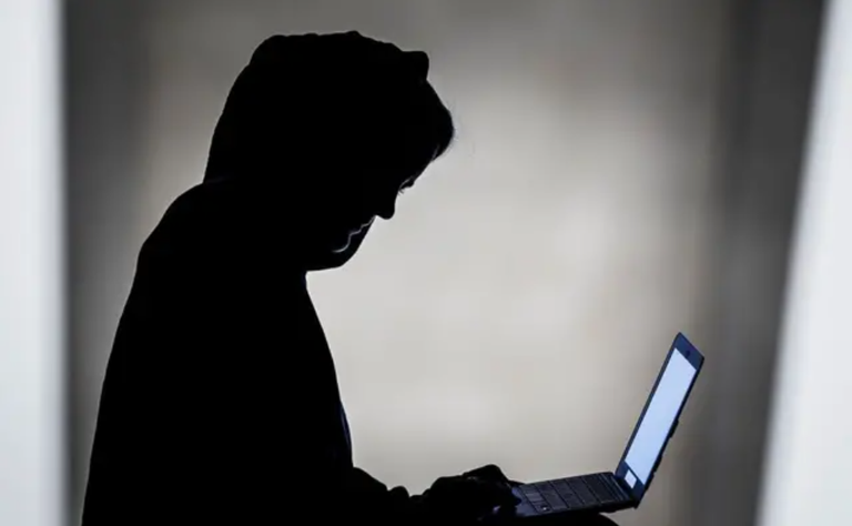 آلاف الفيديوهات.. تقرير يفضح مواقع تروج لاستهداف النساء وفقدانهن الوعي - صورة 1