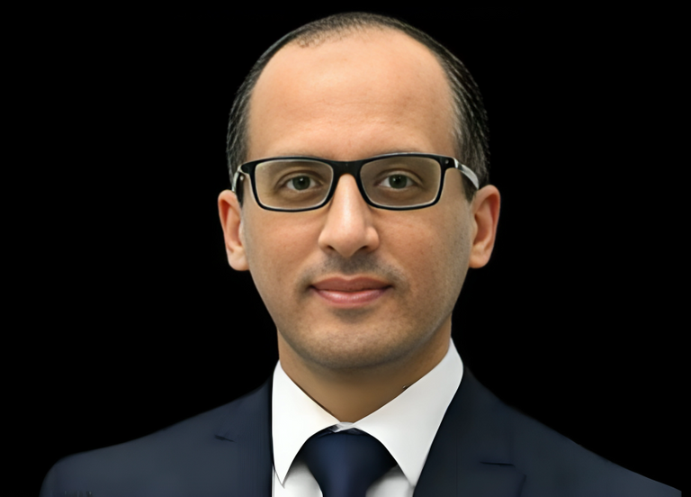 المستشار محمد الحمصاني مصر.. الحكومة تعلن مواعيد غلق المحال ومصير العمل عن بُعد يوم الأحد - صورة 1