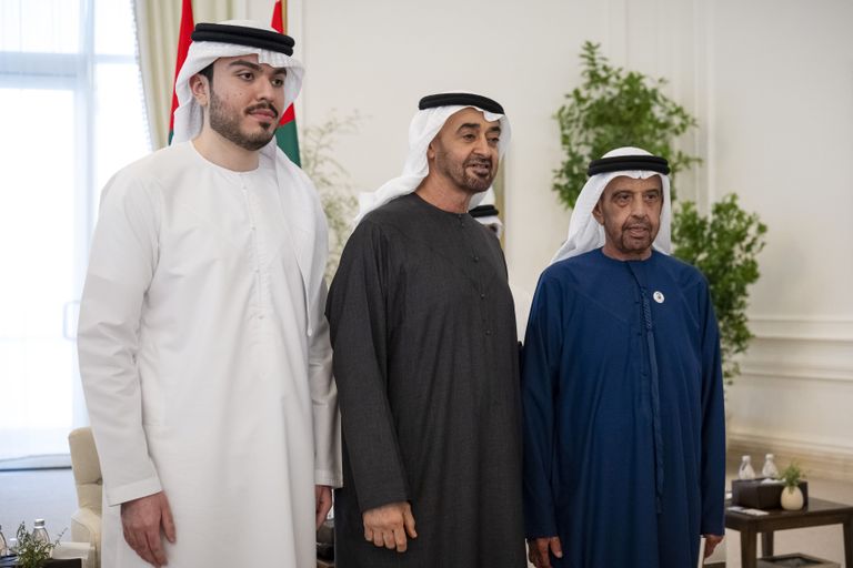 رئيس الإمارات يستقبل عبدالله السيد الهاشمي.. ويوجه بتسمية أحد شوارع أبوظبي باسمه - صورة 1