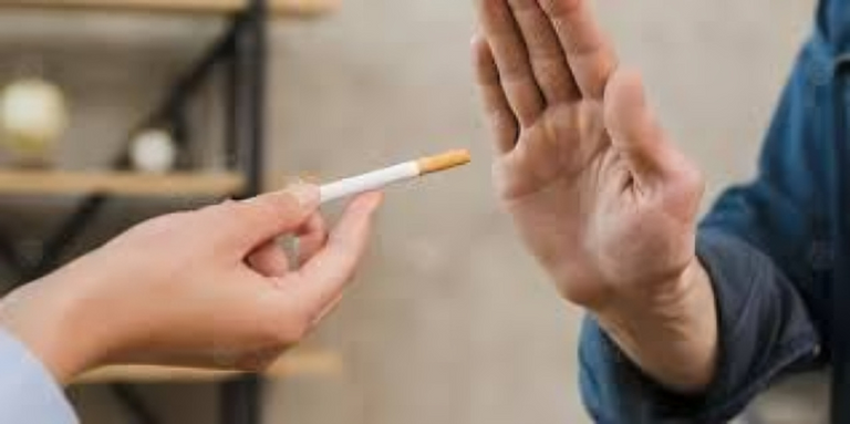 بعد وفاة ضياء العوضي.. نظام الطيبات يعيد فتح ملف &laquo;لغز فوائد التدخين&raquo; - صورة 1
