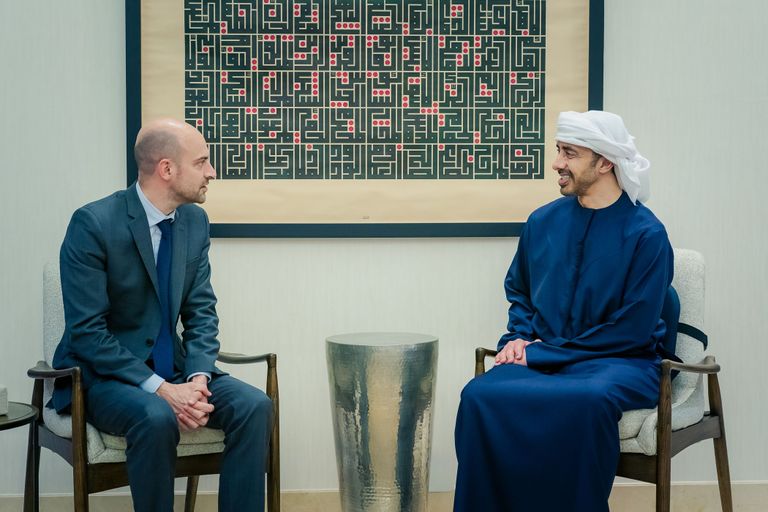 عبدالله بن زايد يبحث مع وزير الخارجية الفرنسي التطورات الإقليمية - صورة 1