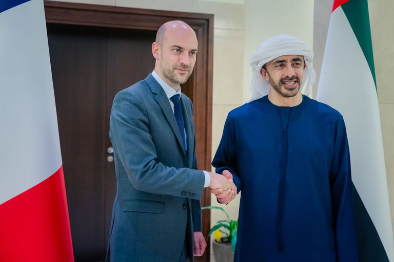 عبدالله بن زايد يبحث مع وزير الخارجية الفرنسي التطورات الإقليمية - صورة 2
