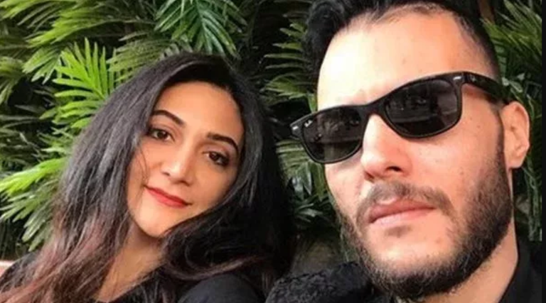 لم يراعِ حرمة الموقف.. أول رد من طليقة أمير عيد بعد أزمة &laquo;الإشارة البذيئة&raquo; - صورة 1