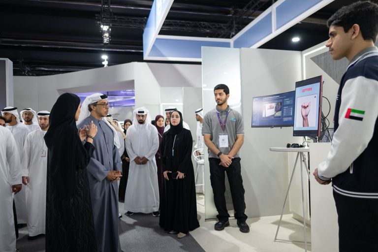 منصور بن زايد: منصة &laquo;اصنع في الإمارات&raquo; ركيزة أساسية لدعم تنويع اقتصادنا - صورة 1