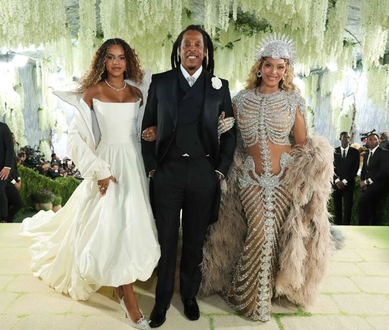 أغرب الإطلالات في Met Gala 2026.. بيونسيه وابنتها وبليك ليفلي أبرزهن - صورة 1