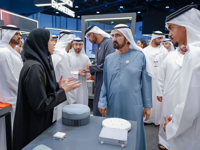 محمد بن راشد: القطاع الصناعي ركيزة استراتيجية لتنويع الاقتصاد الإماراتي - صورة 3