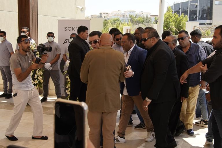 جنازات العمالقة تعود من جديد.. زلزال بشري في وداع هاني شاكر - صورة 1