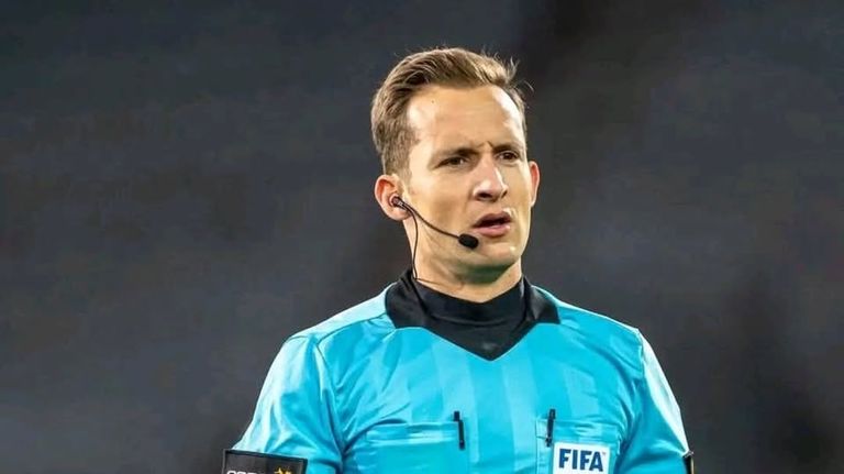 لاعب رغبي ومترجم.. 4 معلومات عن حكم ديربي الترجي ضد الإفريقي - صورة 1