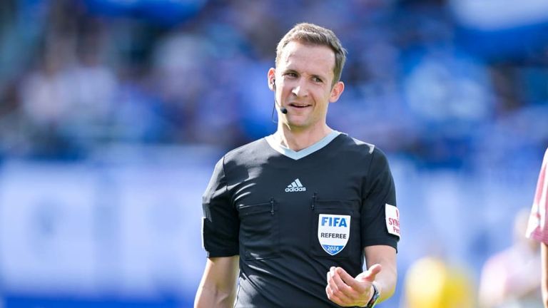 لاعب رغبي ومترجم.. 4 معلومات عن حكم ديربي الترجي ضد الإفريقي - صورة 3