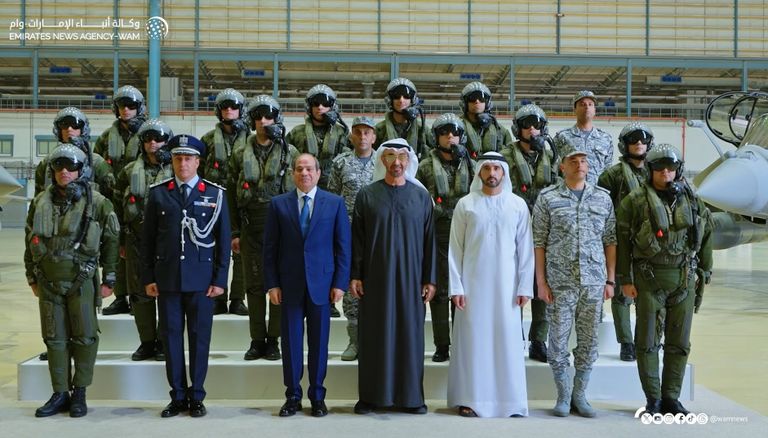 محمد بن زايد والسيسي يزوران مفرزة مقاتلات مصرية متمركزة بالإمارات - صورة 3