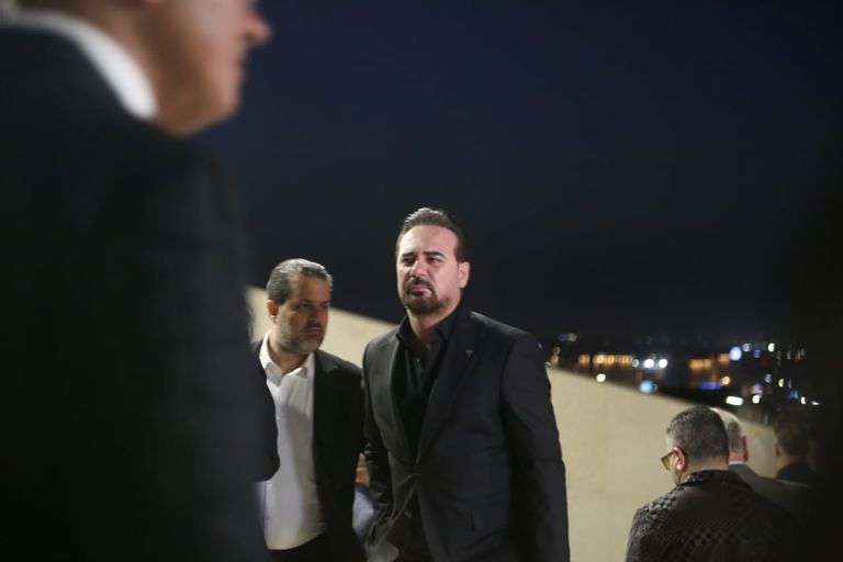 نجوم الفن والرياضة والإعلام في عزاء هاني شاكر (صور) - صورة 2
