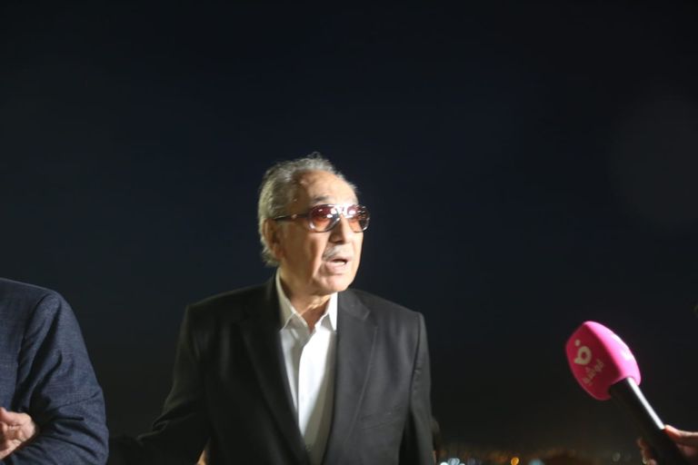 نجوم الفن والرياضة والإعلام في عزاء هاني شاكر (صور) - صورة 7