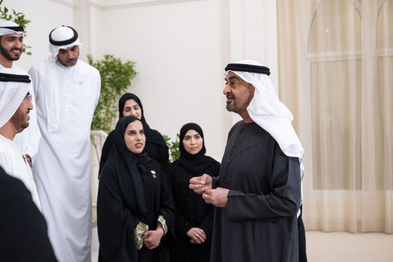 محمد بن زايد يلتقي الفائزين بجائزة &laquo;نافس&raquo; ويشيد بقصص نجاحهم - صورة 2