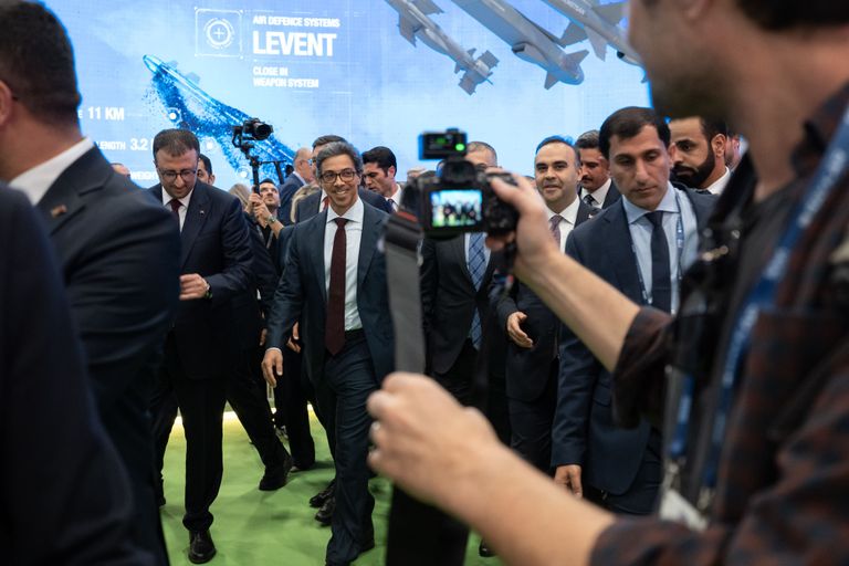 منصور بن زايد يتفقد معرض &laquo;ساها إكسبو 2026&raquo; خلال زيارته لتركيا - صورة 4