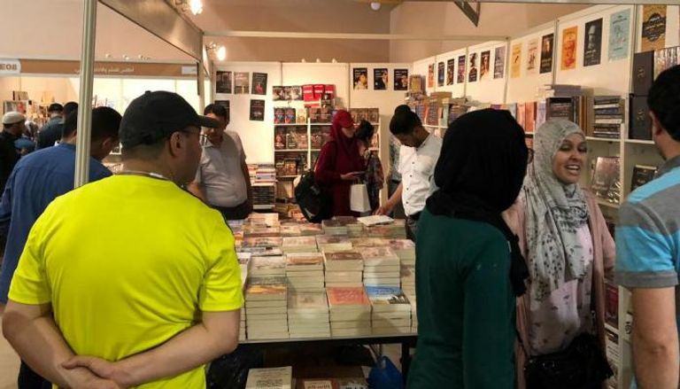 معرض الكتاب بالرباط يناقش &laquo;خطوط التماس&raquo; بين الفلسفة والسينما - صورة 1