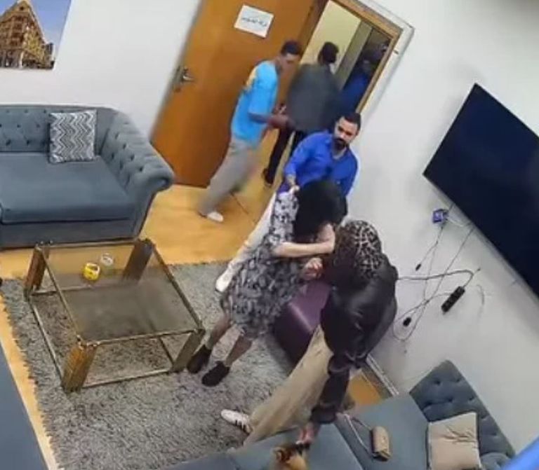 أسد يهاجم مروة عبدالمنعم.. ونقلها للمستشفى فورا - صورة 3