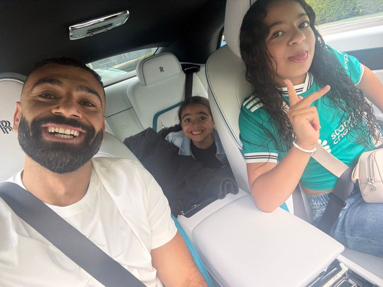 تفاصيل ظهور محمد صلاح المبهج مع بناته (صور وفيديو) - صورة 1