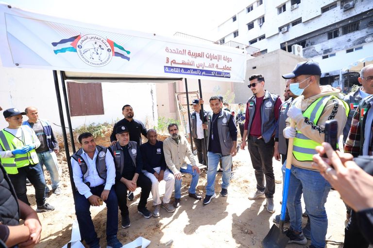 الإمارات تعيد الحياة لمجمع الشفاء.. غرس الزيتون يمحو دمار أكبر مستشفيات غزة - صورة 1
