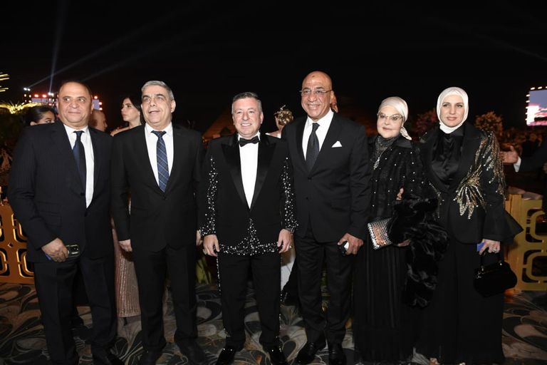 فستان أسطوري وأجواء ملكية.. تفاصيل زفاف ابنة باسل سماقية بحضور النجوم - صورة 18