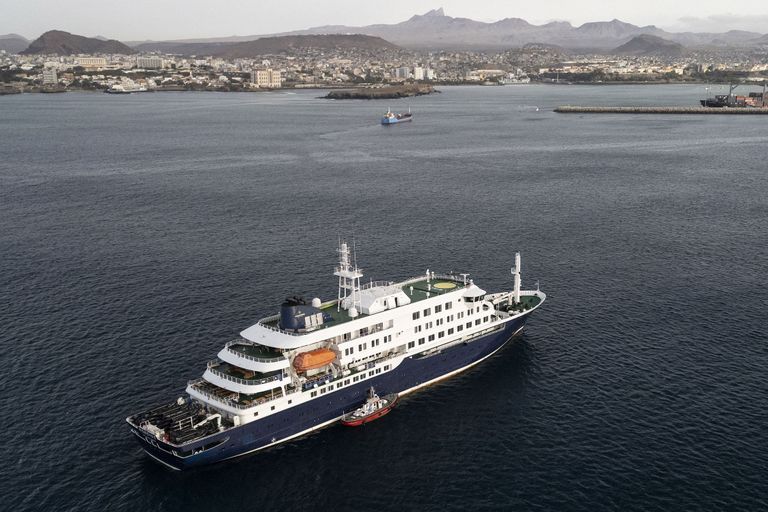 بسبب فيروس هانتا.. إجلاء 18 أمريكي من سفينة &laquo;MV Hondius&raquo; وإخضاعهم للحجر - صورة 1