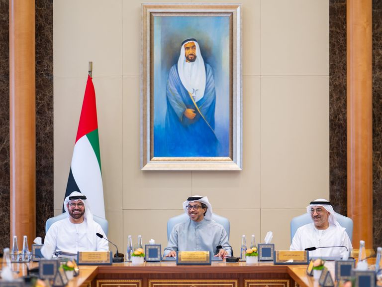 الإمارات تستعرض جاهزية الجهات الاتحادية لتبني &laquo;الذكاء الاصطناعي المساعد&raquo; - صورة 1