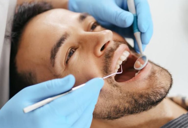 عيادة أسنان تثير رعبا دوليا.. تعقيم فاشل ينقل فيروس &laquo;الإيدز&raquo; لآلاف المرضى طوال 25 عاما - صورة 2