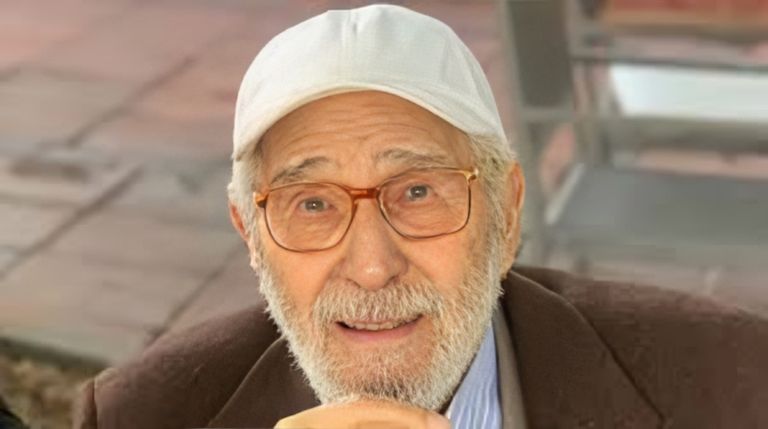 أشرف زكي يتحرك قانونيا ضد صفحة أساءت لعبدالرحمن أبوزهرة بعد وفاته - صورة 1