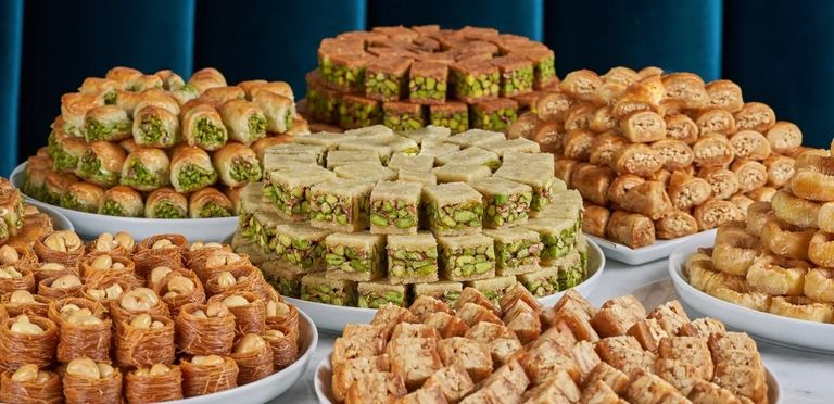 رجيم العيد 2026: خطة ذكية للاستمتاع بـ«الفتة» واللحوم والحلويات دون زيادة في الوزن - صورة 2