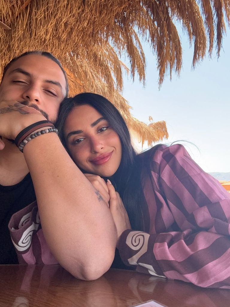قُبلة في المصعد.. صورة جريئة لآية سماحة - صورة 2
