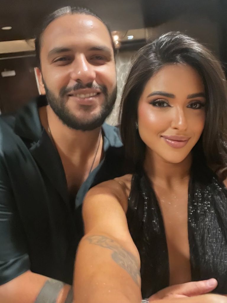 قُبلة في المصعد.. صورة جريئة لآية سماحة - صورة 4